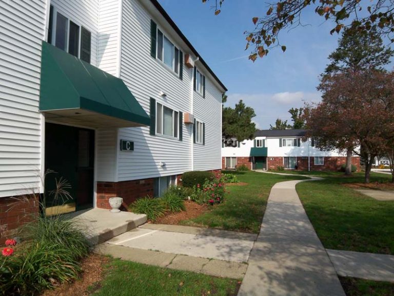 Amenities Bowling Green Village